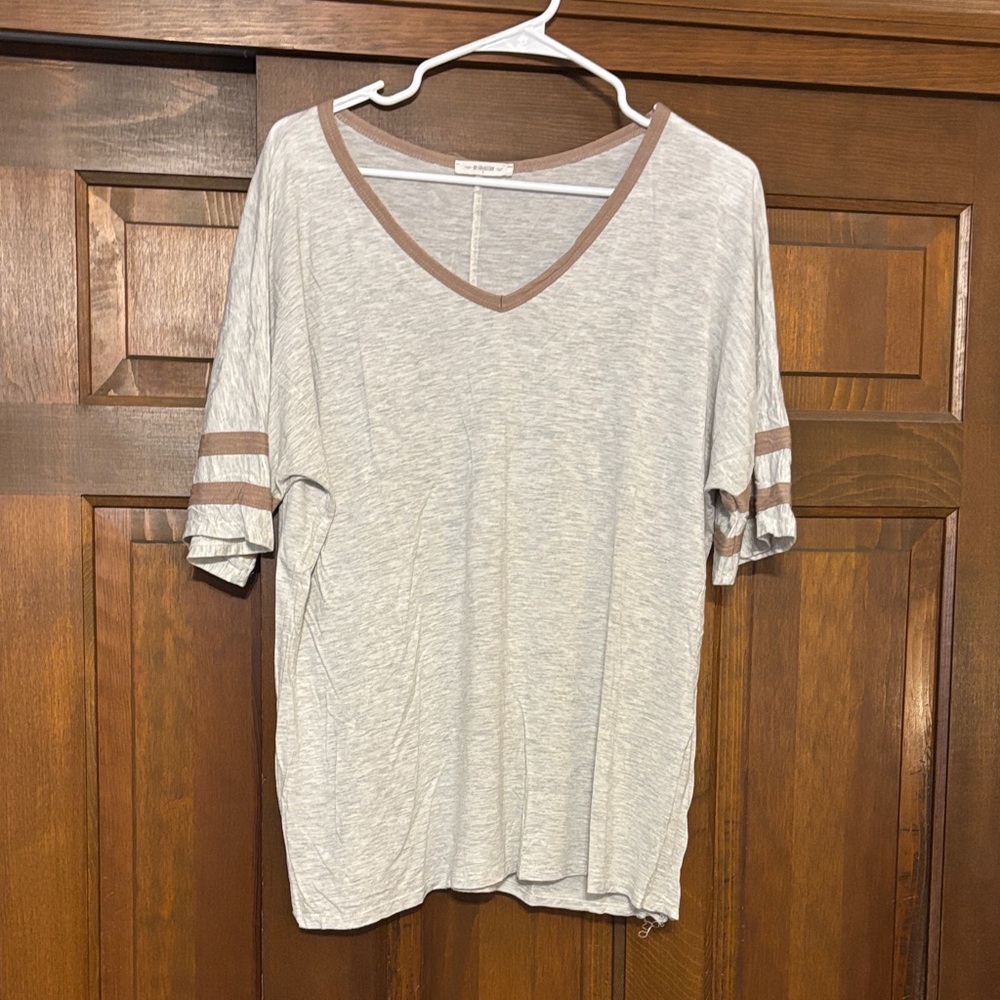 SD Collection Light Gray V-Neck Tee with Brown Accents